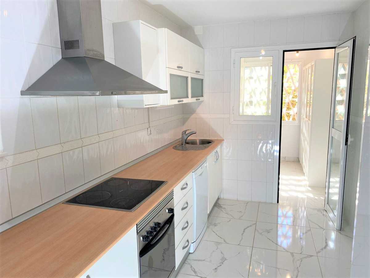 Condominium in Marbella, Andalucía 10196893