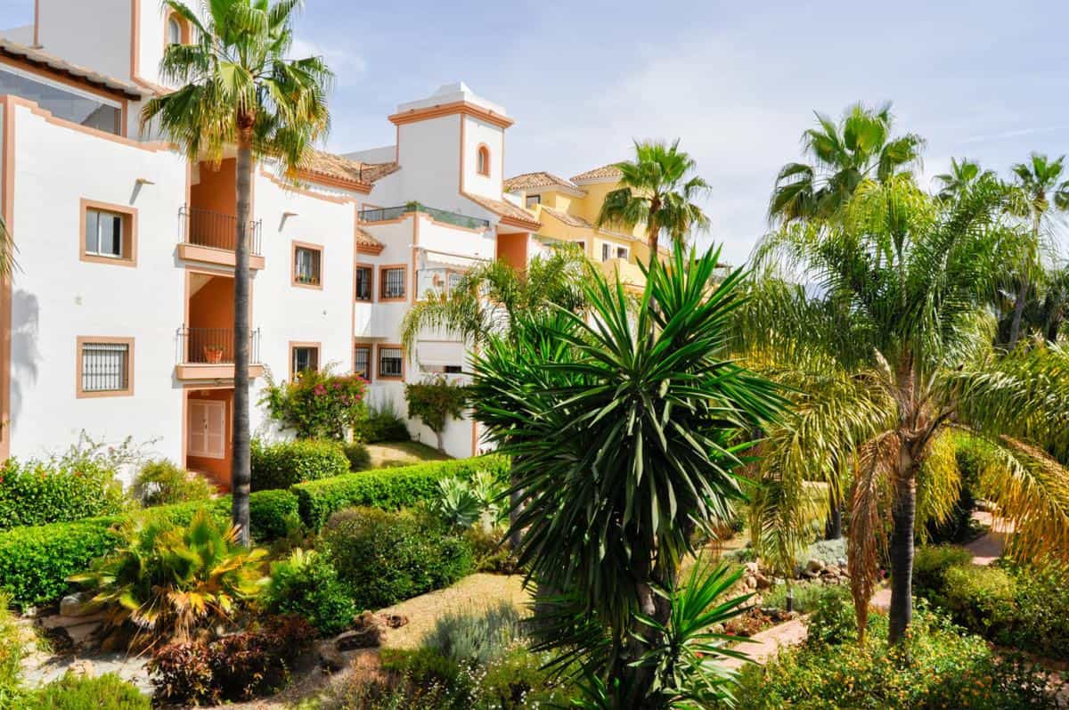 Condominium in San Pedro de Alcantara, Andalusia 10197361