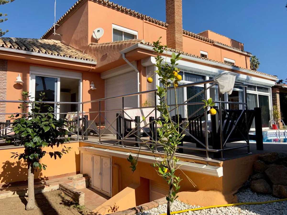 Casa nel Arroyo de la Miel, Andalusia 10197572