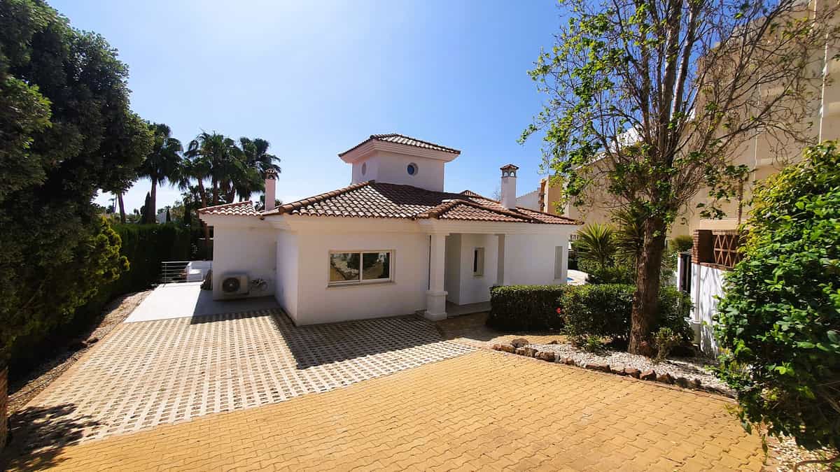 Casa nel Arroyo de la Miel, Andalusia 10198610