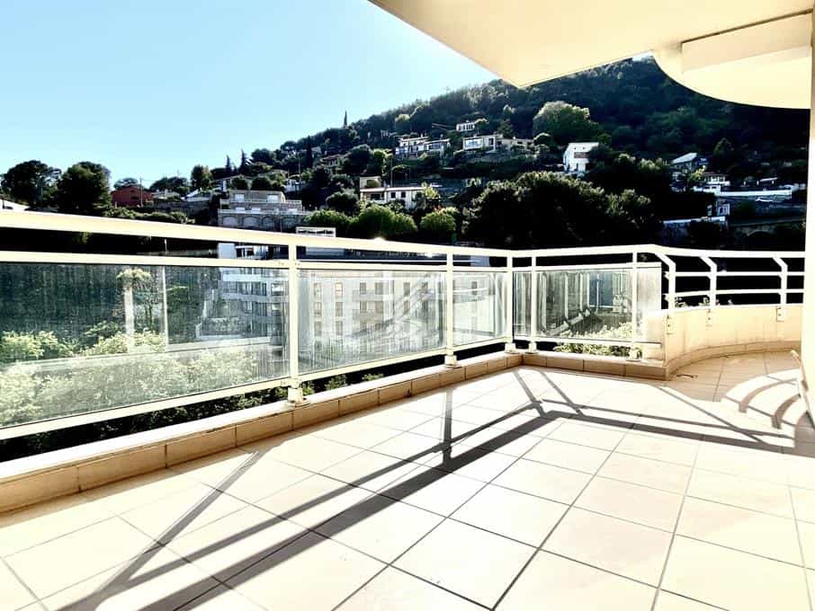 Condominium dans Les Moneghetti, Provence-Alpes-Côte d'Azur 10198745