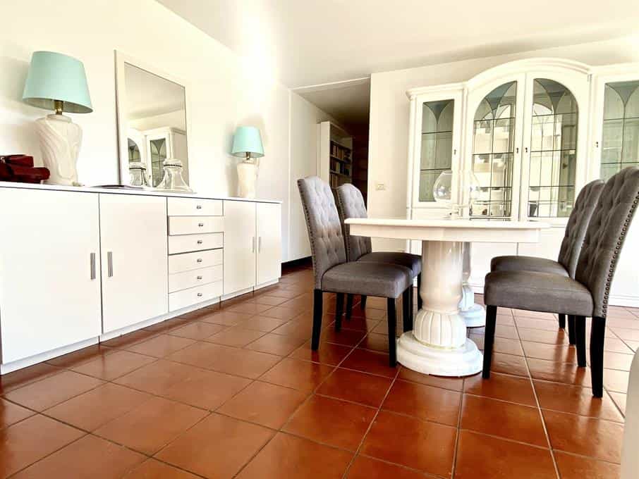 Condominium in , Provence-Alpes-Côte d'Azur 10198745