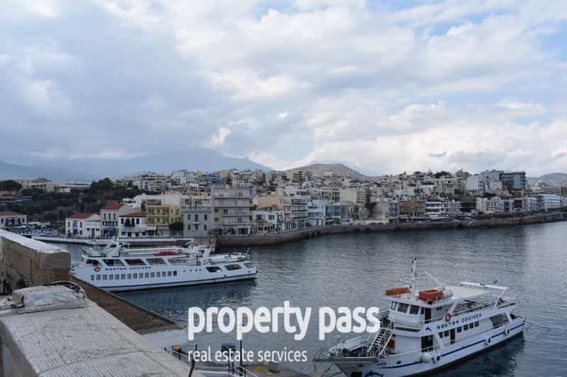 Condominium in Agios Nikolaos, Kriti 10198748