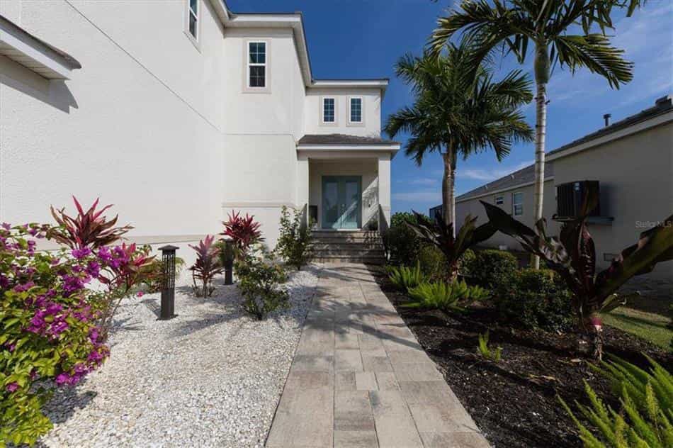 房子 在 海灣花園, 佛羅里達 10199133