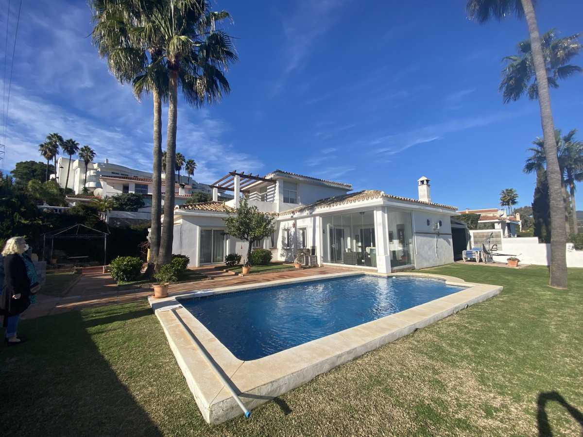 House in Estepona, Andalusia 10199160