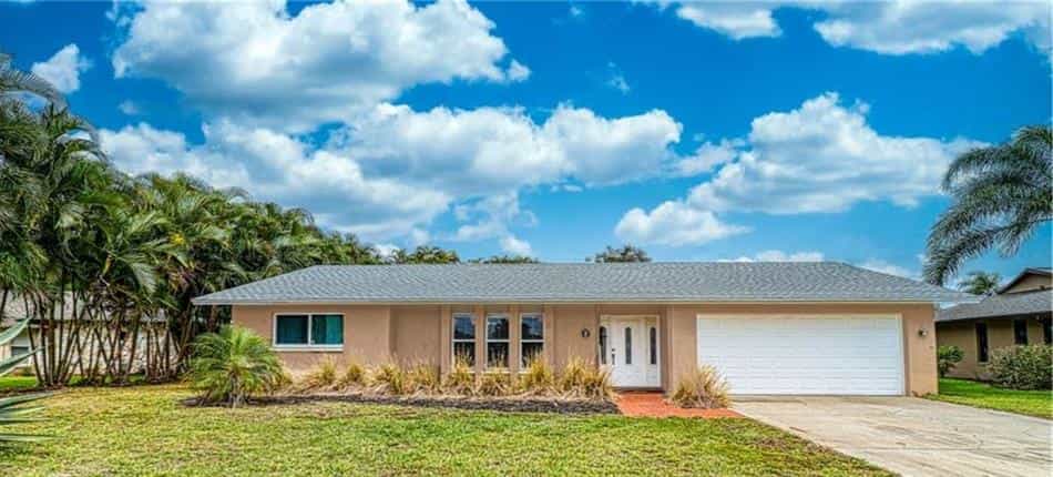 House in Cypress Lake, Florida 10199163
