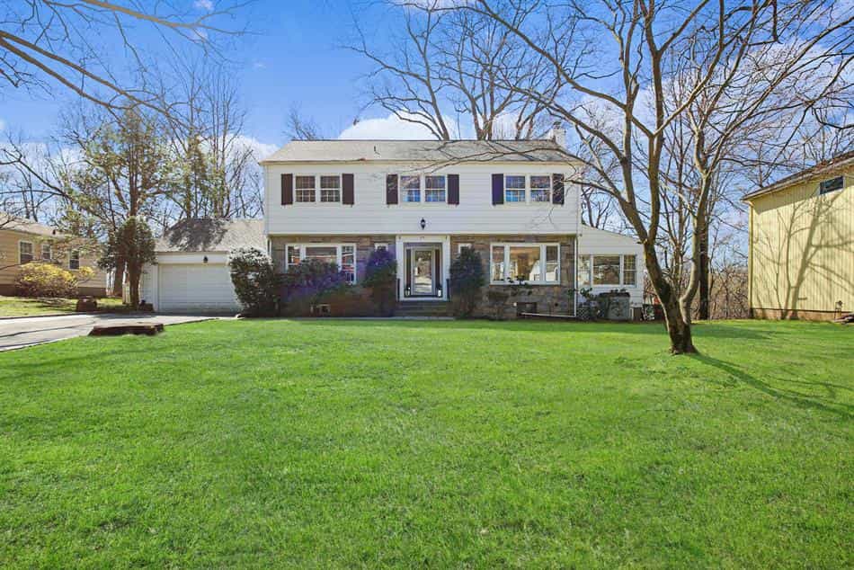 House in New Rochelle, New York 10199316