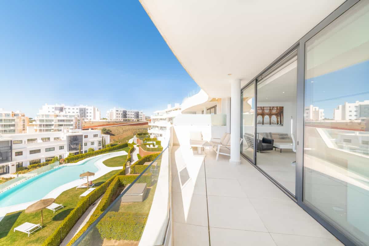 Condominium in Fuengirola, Andalusia 10199407