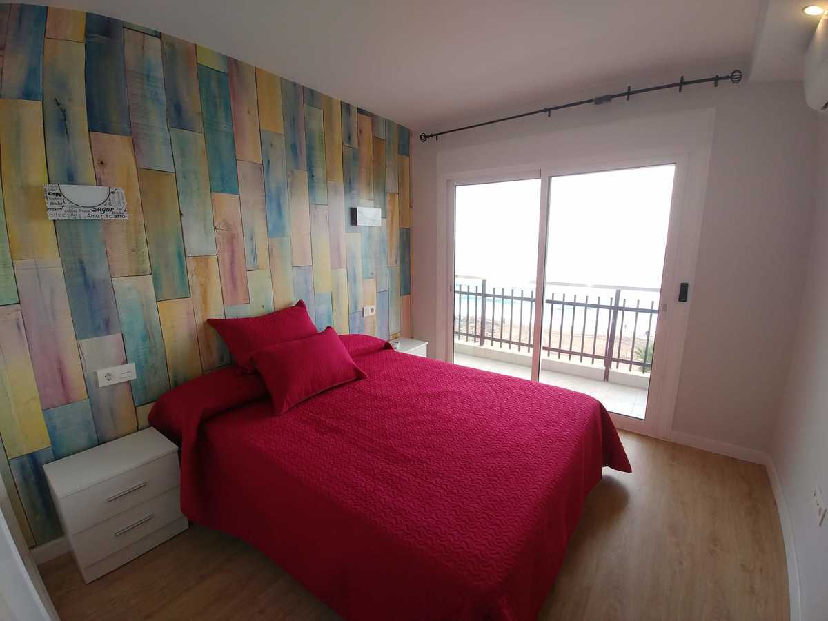 Condominium in Fuengirola, Andalusia 10199419