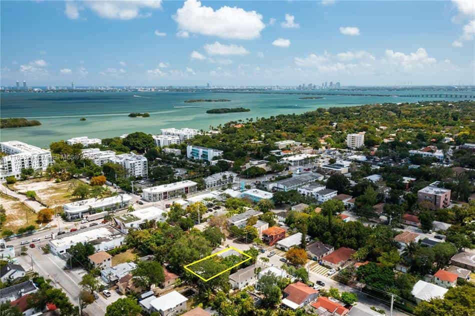 Condominium in Miami, Florida 10199561