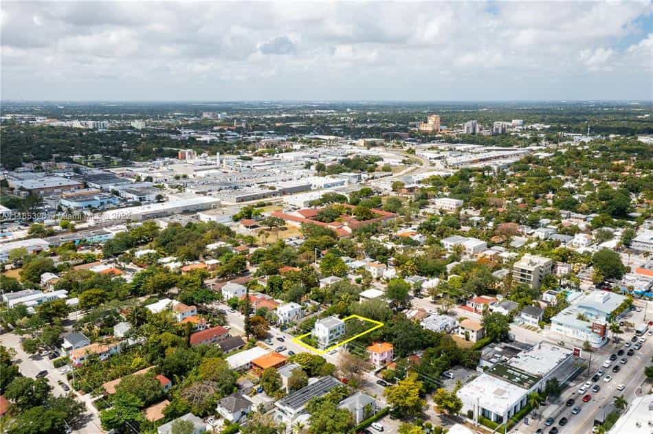 Condominium in Miami, Florida 10199561