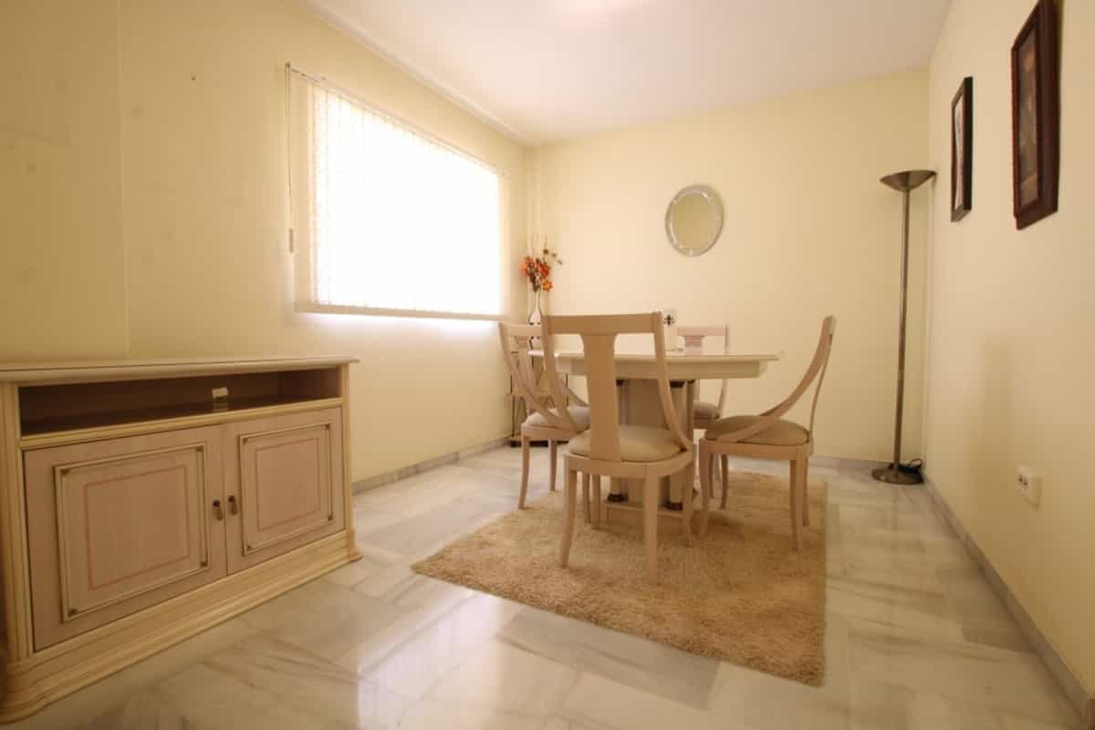 公寓 在 Fuengirola, Andalucía 10199579
