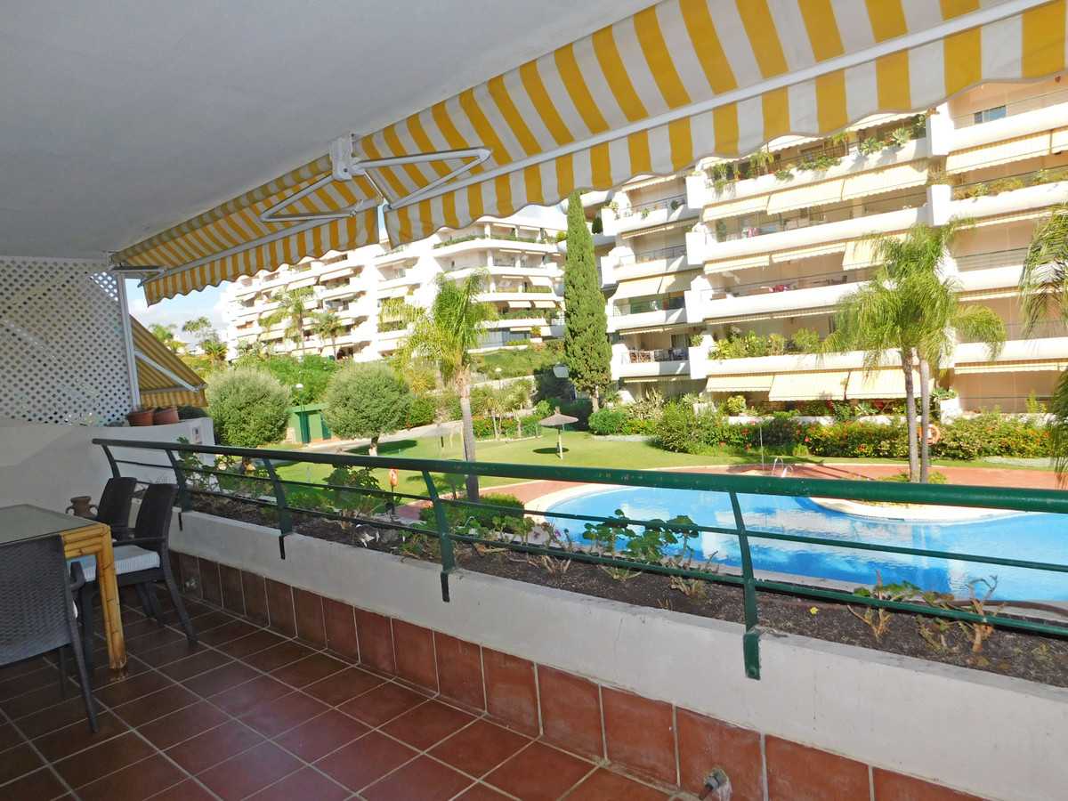 Condominium in Benahavis, Andalusia 10199805
