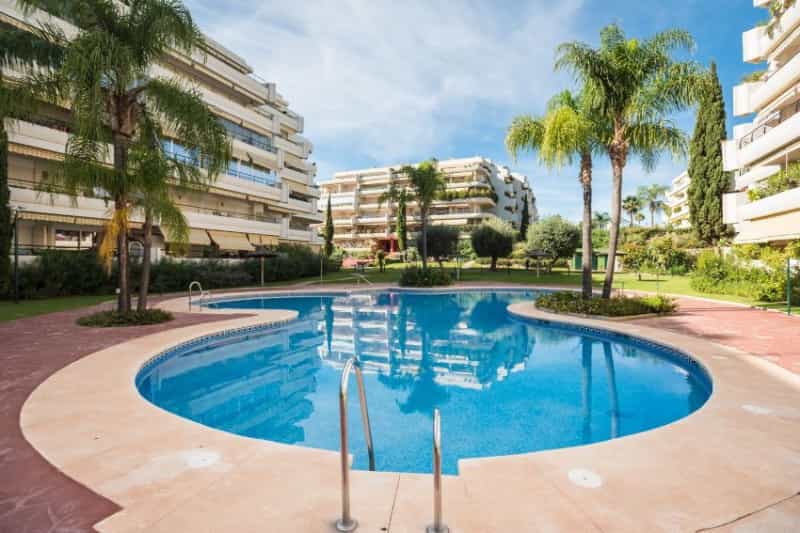 Condominium in Benahavis, Andalusië 10199822