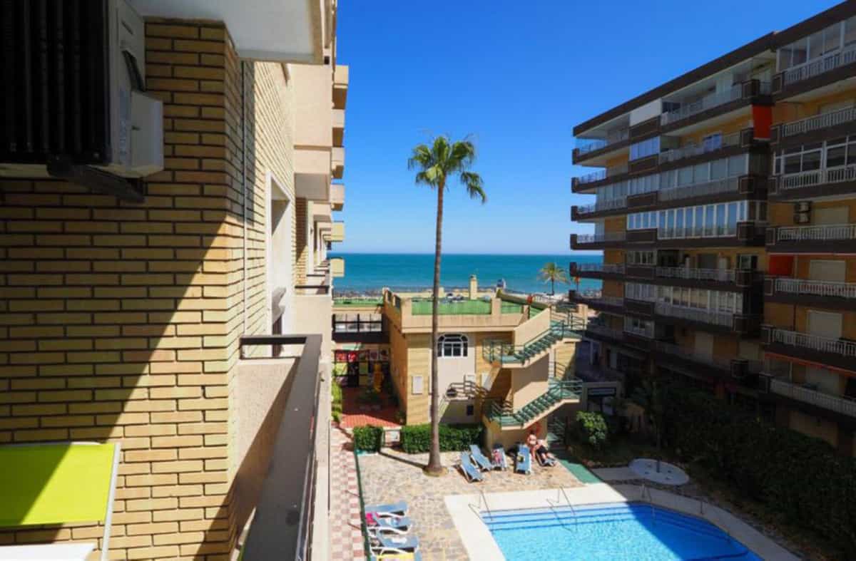 Condominium in Fuengirola, Andalucía 10200243