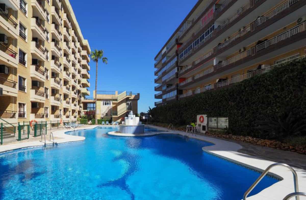 Condominium in Fuengirola, Andalucía 10200243