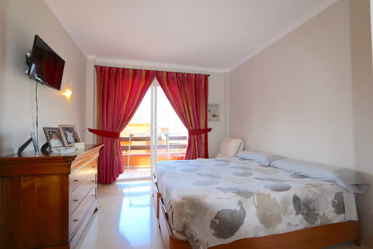 公寓 在 Fuengirola, Andalucía 10200324