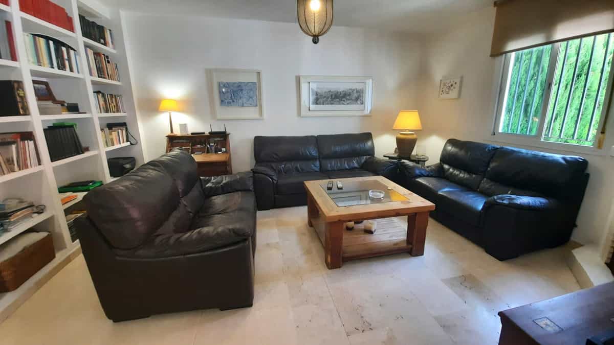 жилой дом в Fuengirola, Andalucía 10200338