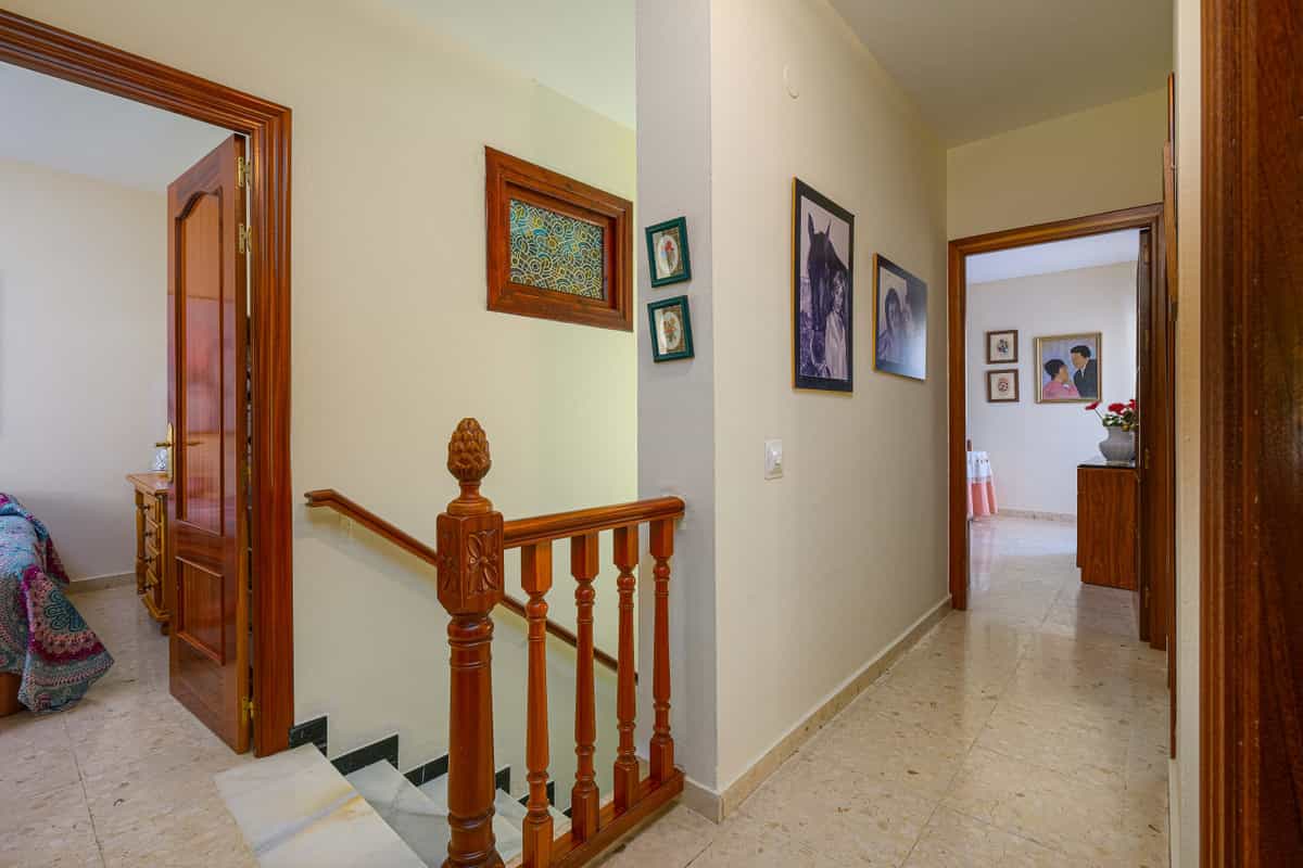 Будинок в Fuengirola, Andalucía 10200343