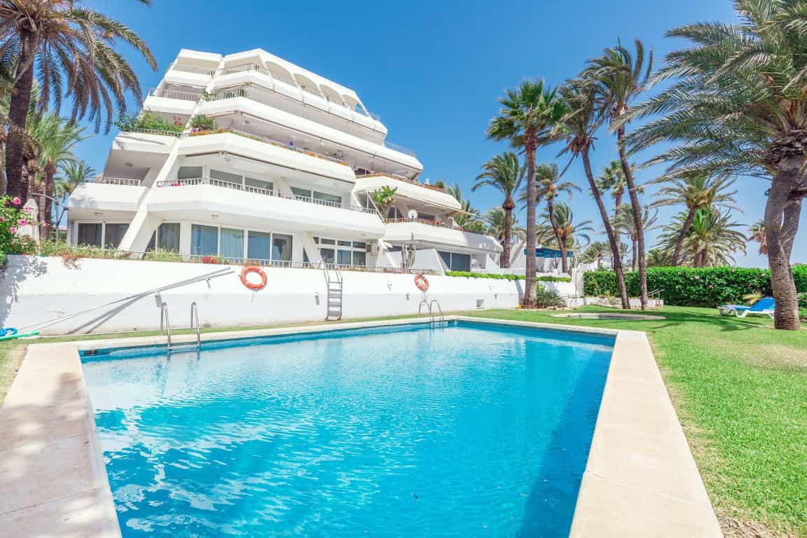 Condominium in Marbella, Andalusië 10200441