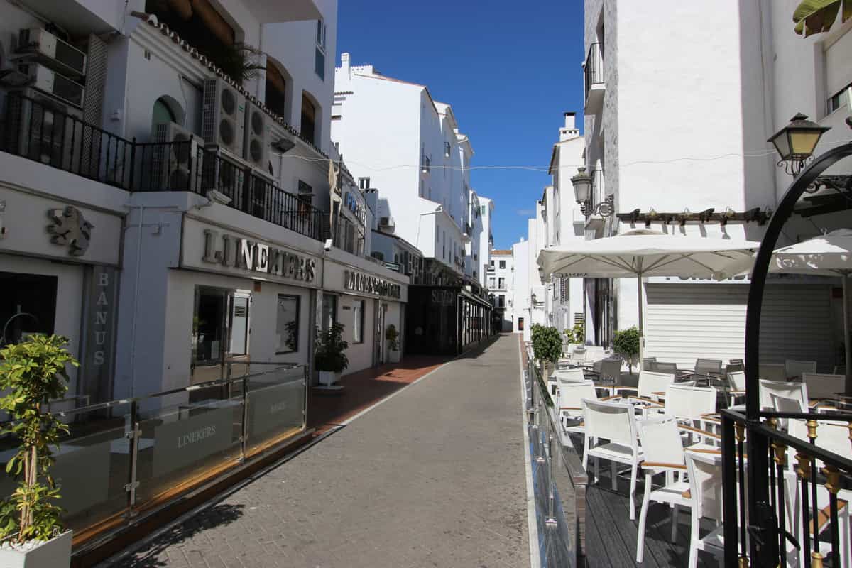 Condominium in Marbella, Andalusia 10200504
