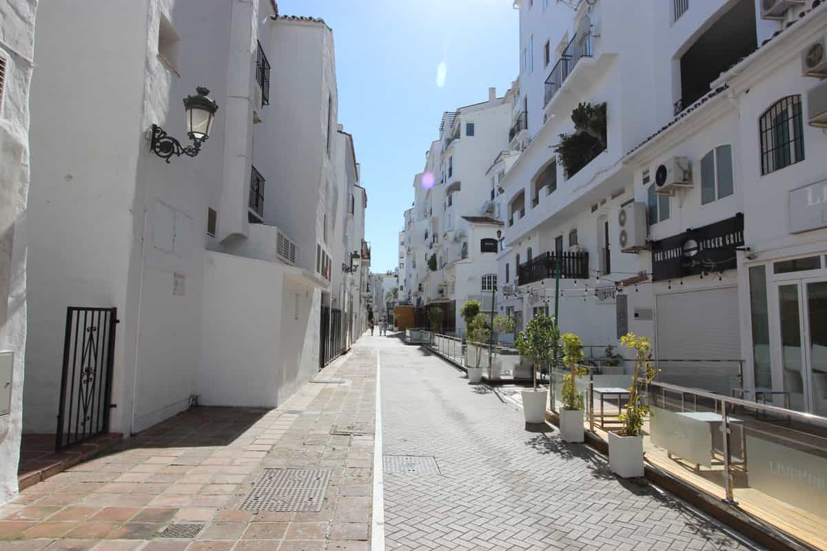 Condominium in Marbella, Andalusia 10200504