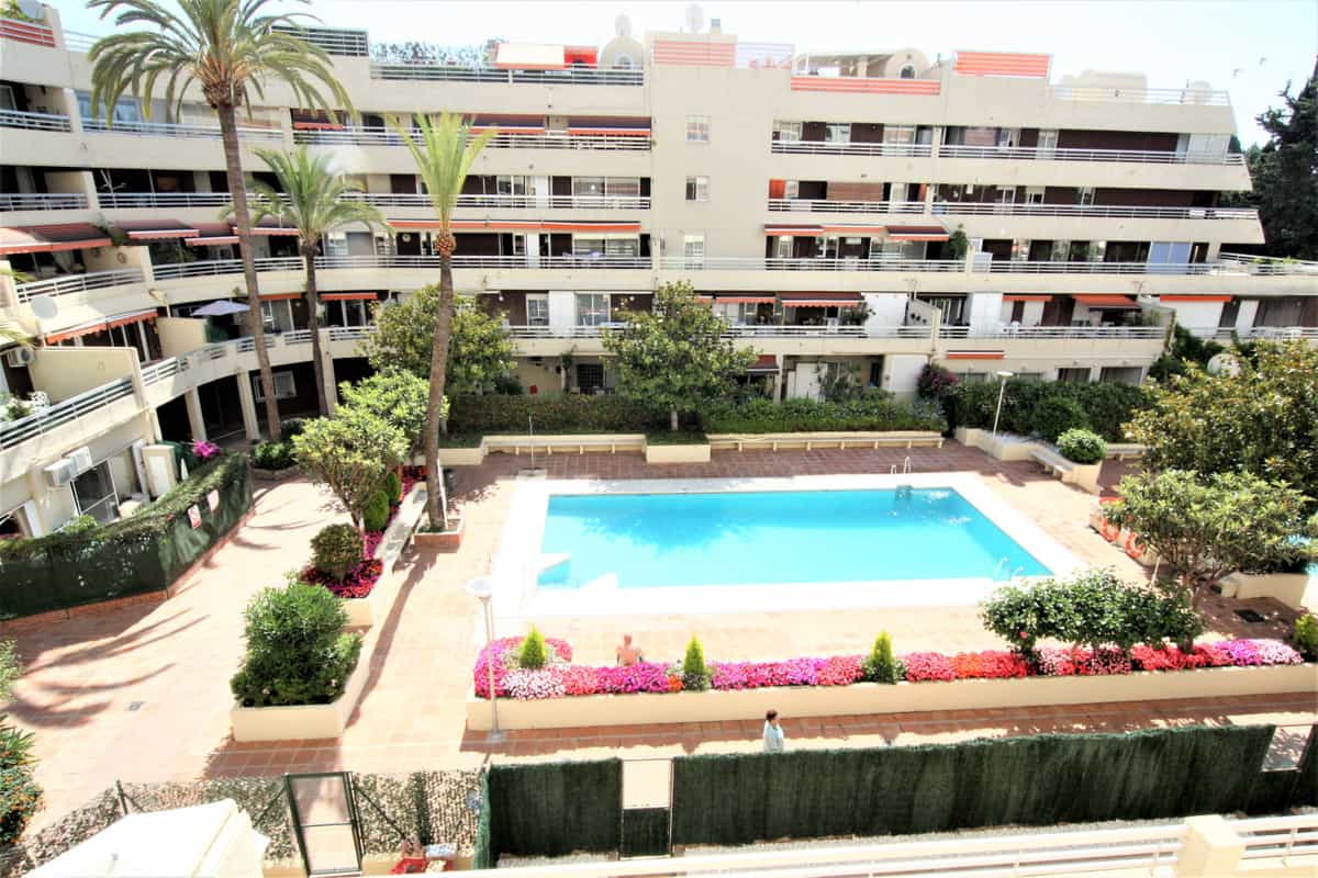 Condominium in Marbella, Andalusië 10200596
