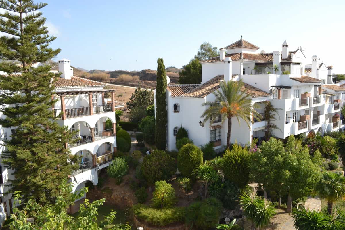 Condominio nel Alhaurin el Grande, Andalusia 10201025