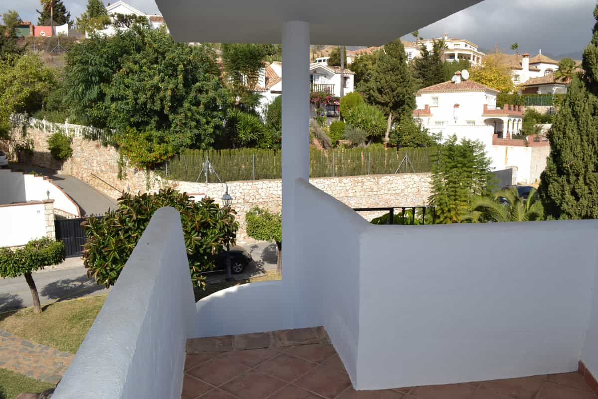 Condominium in Alhaurin el Grande, Andalusia 10201025