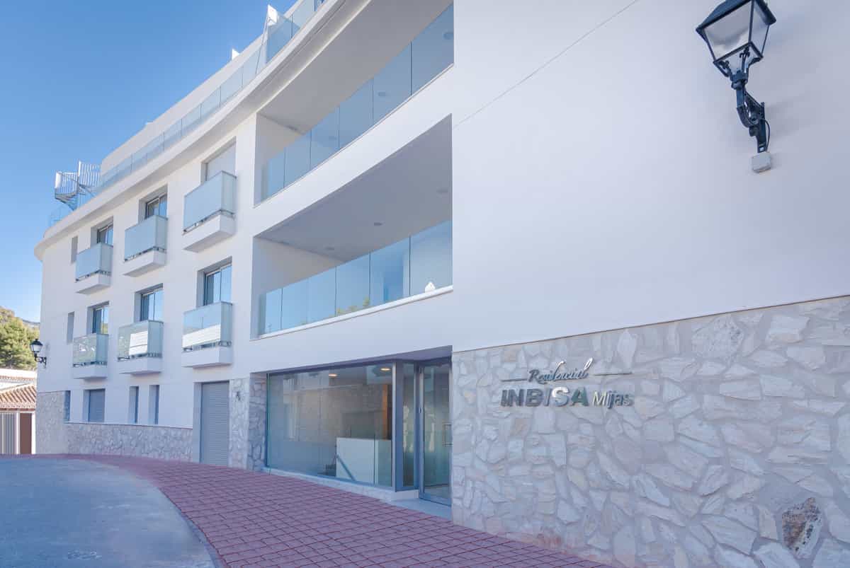 Condominium in Alhaurin el Grande, Andalusia 10201027