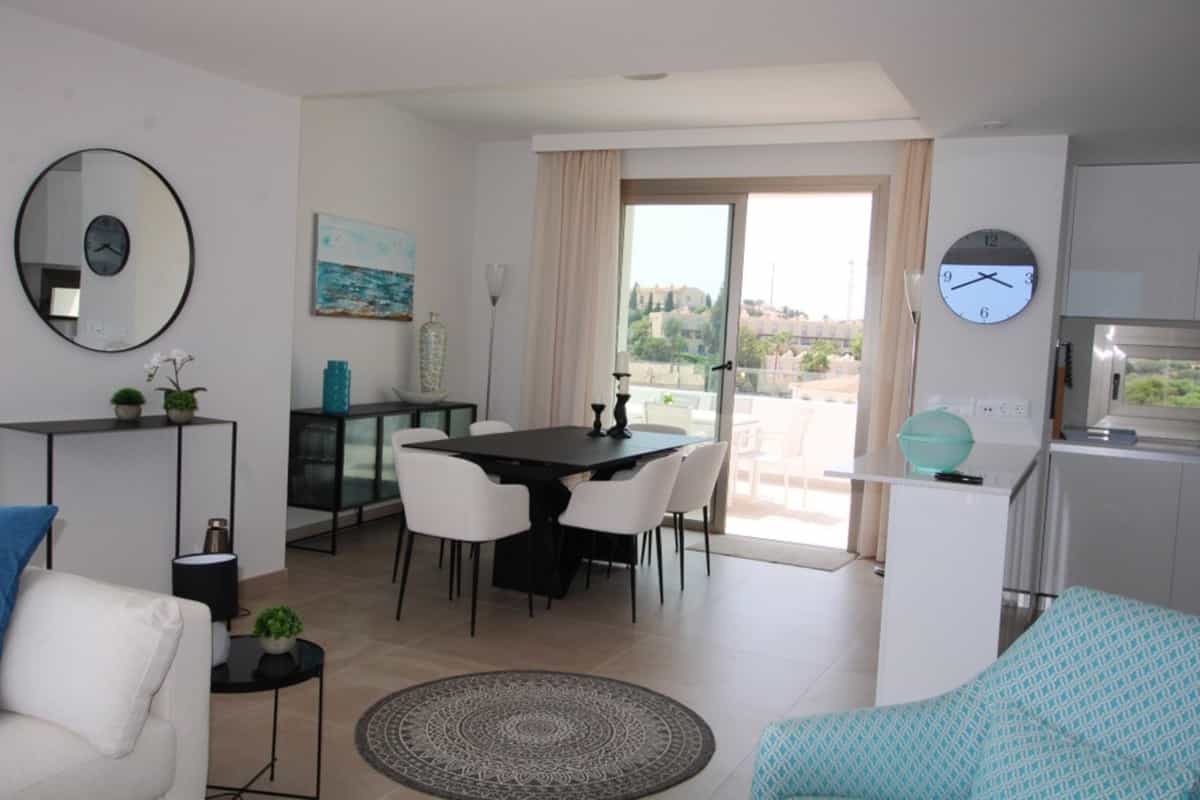 Condominium in Fuengirola, Andalusia 10201226