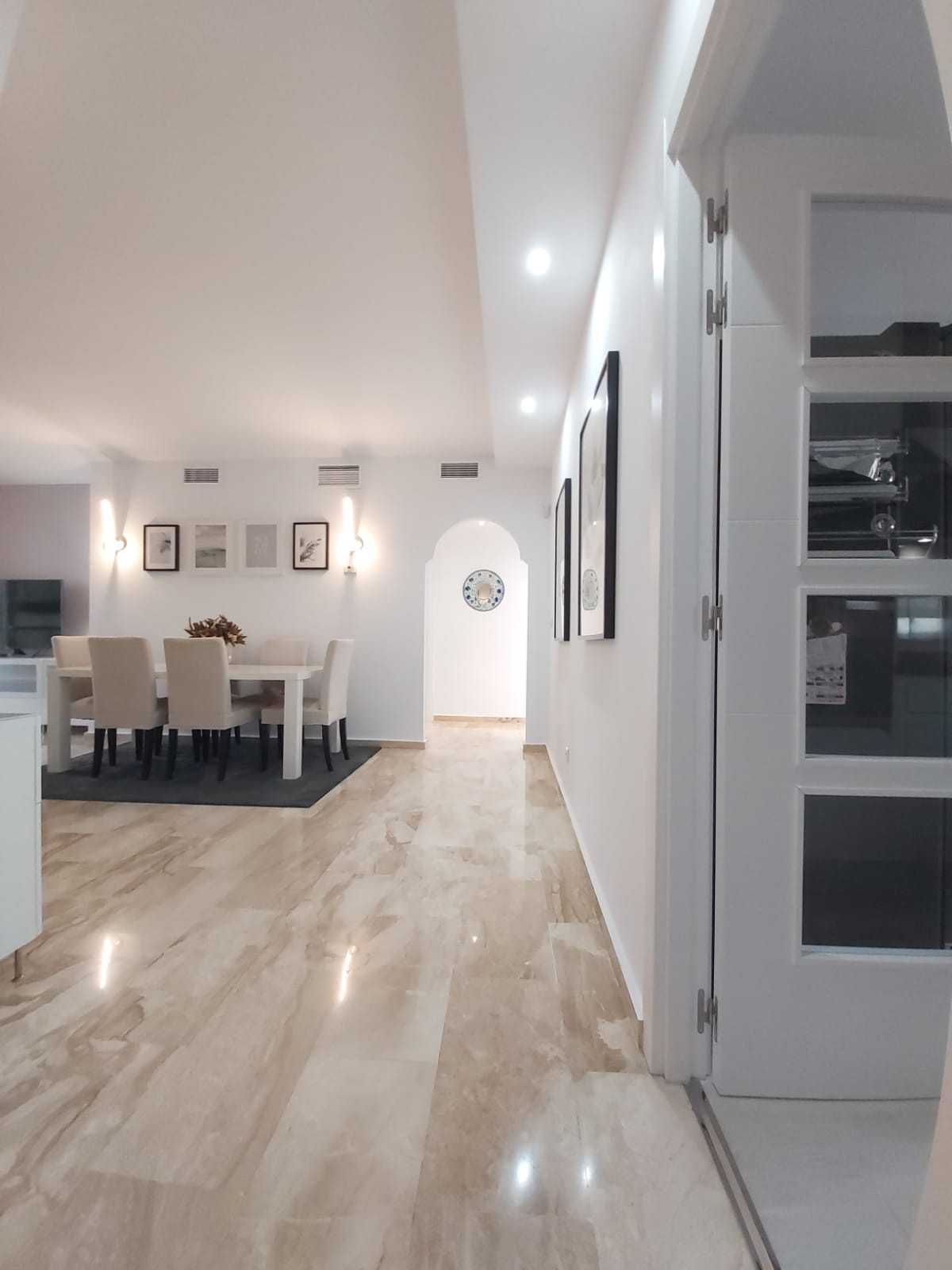 Condominium in Fuengirola, Andalusia 10202058