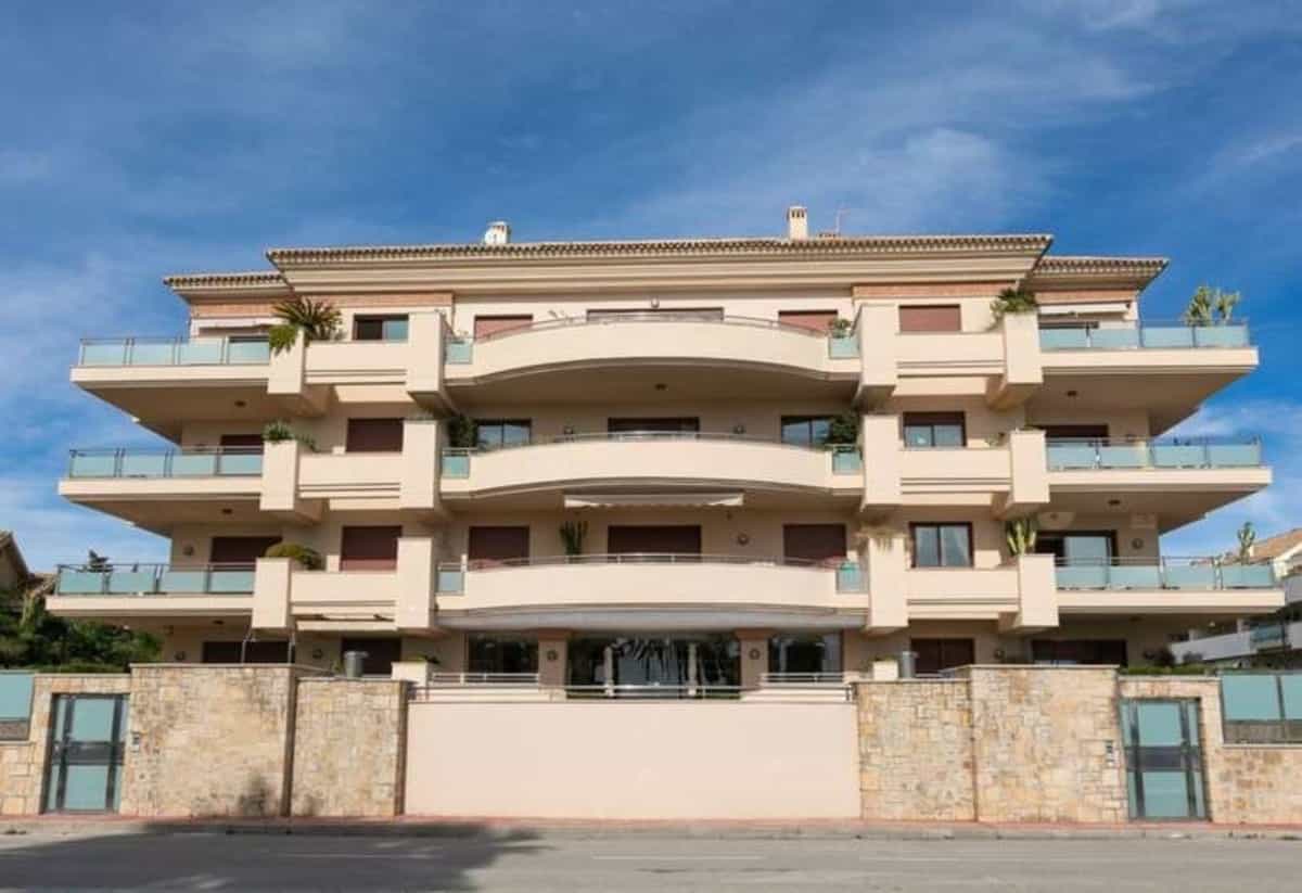 Condominium in San Pedro de Alcantara, Andalusia 10202140