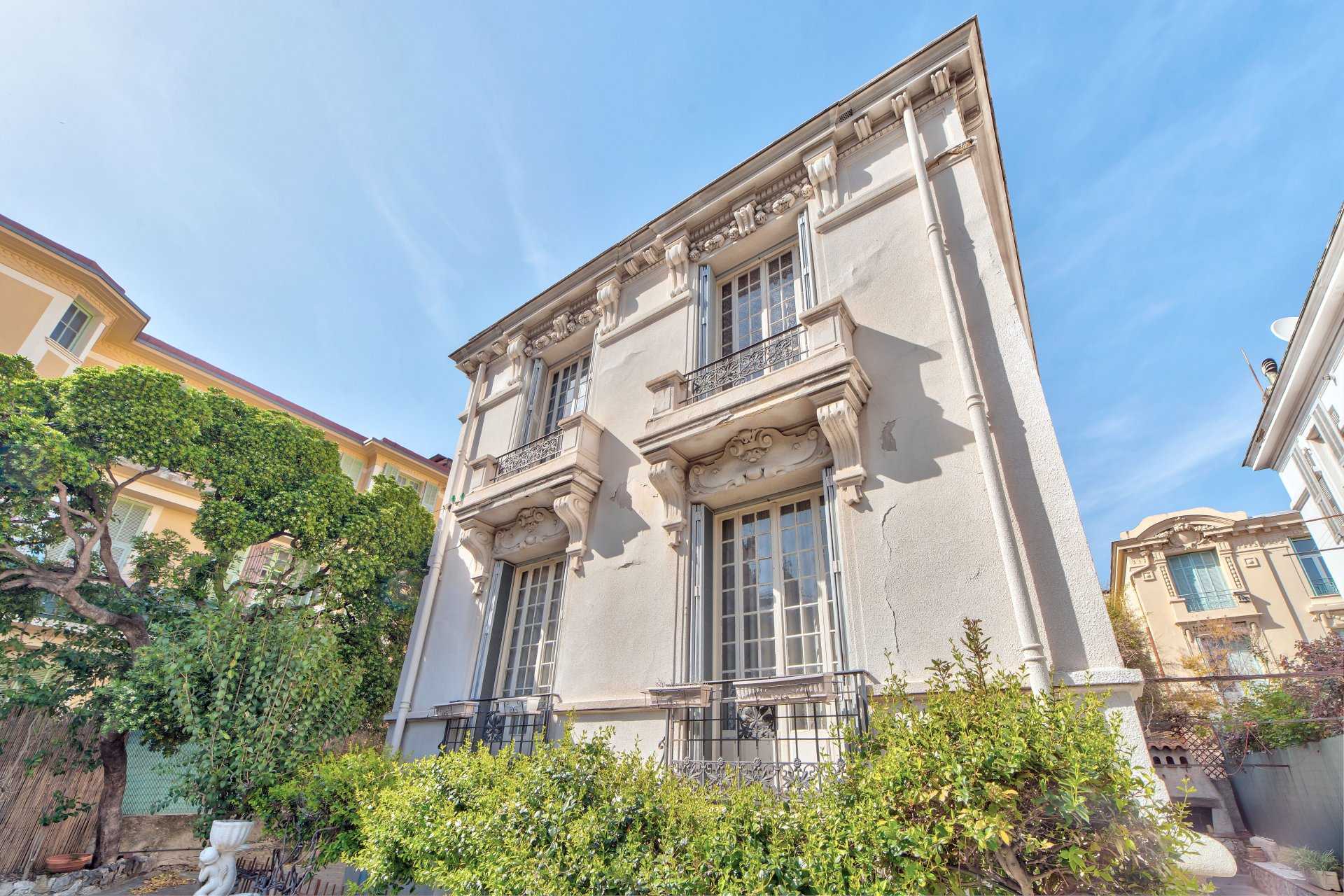 жилой дом в Nice, Alpes-Maritimes 10204000