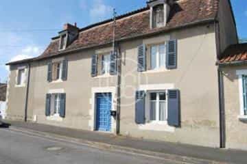 Casa nel Montmorillon, Nouvelle-Aquitaine 10204009