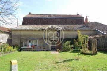 House in Montmorillon, Nouvelle-Aquitaine 10204009