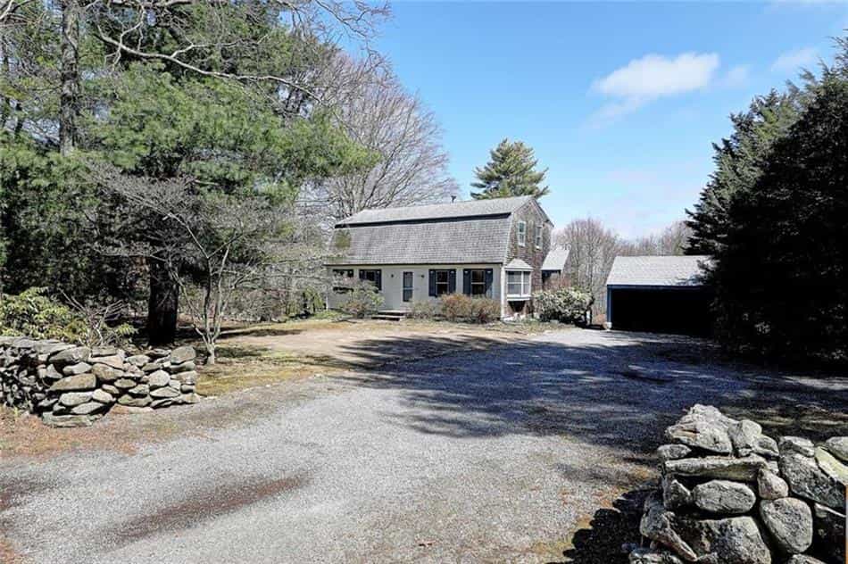 House in South Westport, Massachusetts 10204296