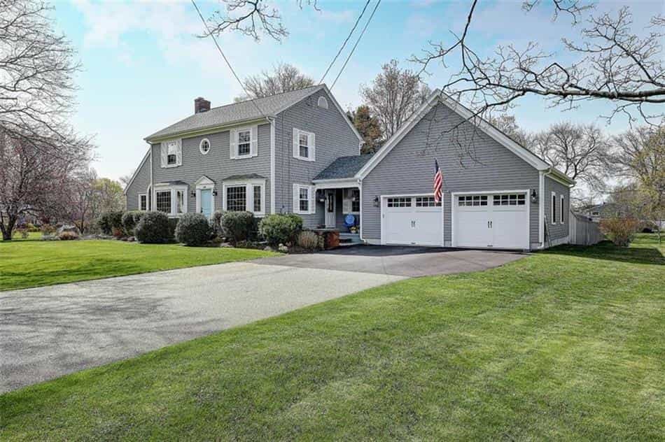 House in South Swansea, Massachusetts 10204298