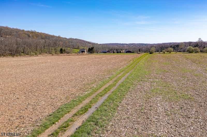 Land in Peapack and Gladstone, New Jersey 10204328