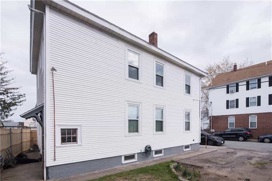 Condominium in Thornton, Rhode Island 10204348