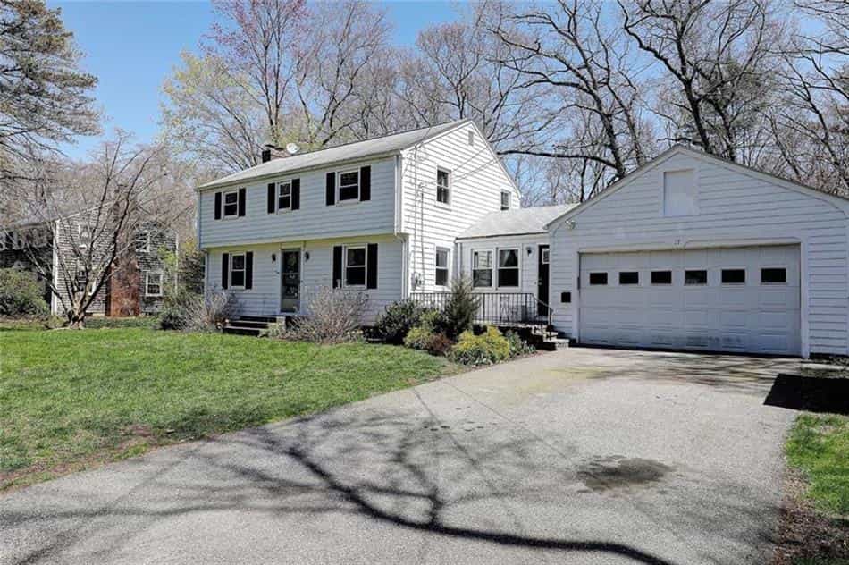 House in Barneyville, Massachusetts 10204352