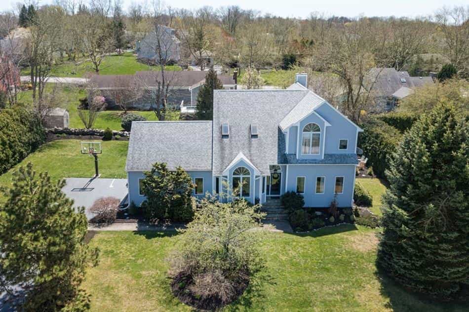 House in Bristol Highlands, Rhode Island 10204378
