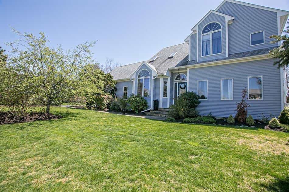 House in Bristol Highlands, Rhode Island 10204378