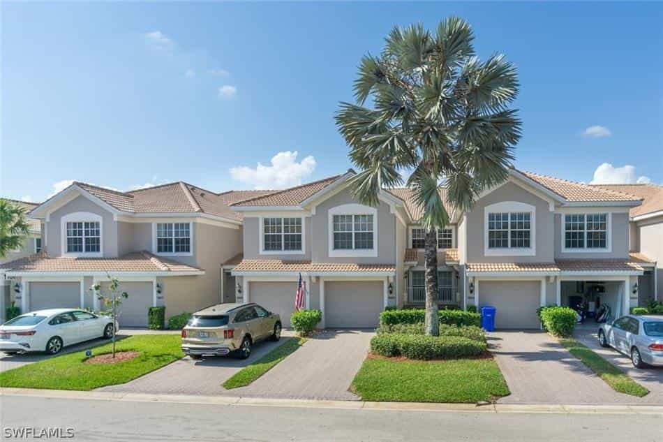 Condominium in Fort Myers, Florida 10204408