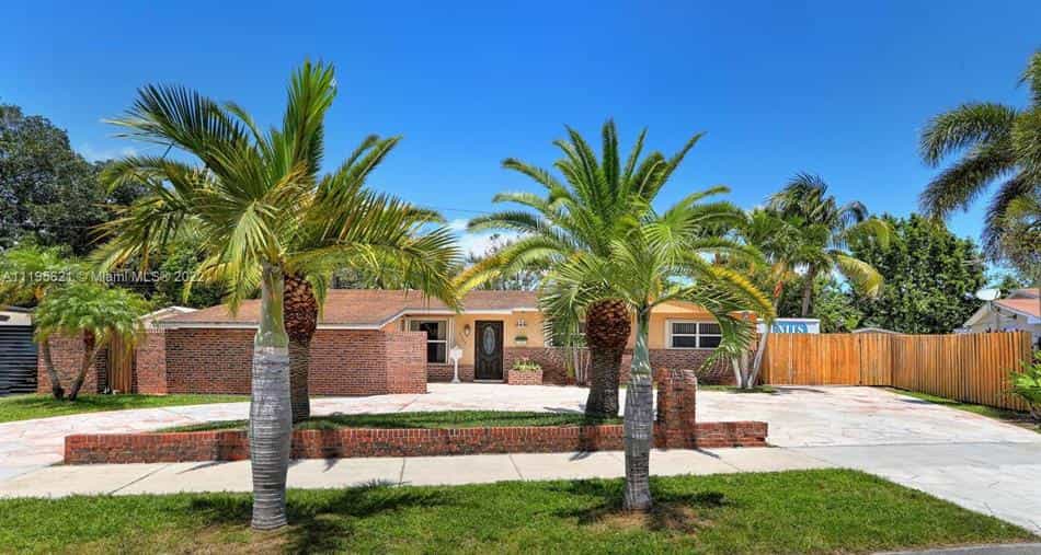 Condominium in Green-Mar Acres, Florida 10204427