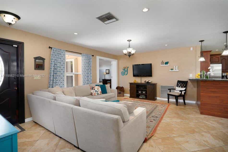 Condominium in Green-Mar Acres, Florida 10204427