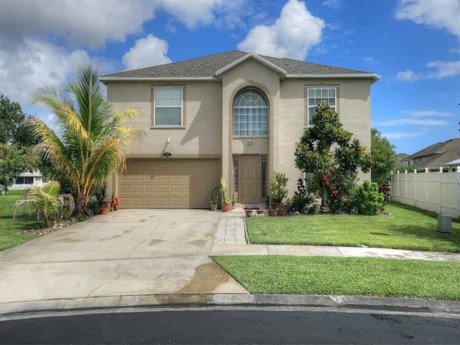 House in Vero Lake Estates, Florida 10204445
