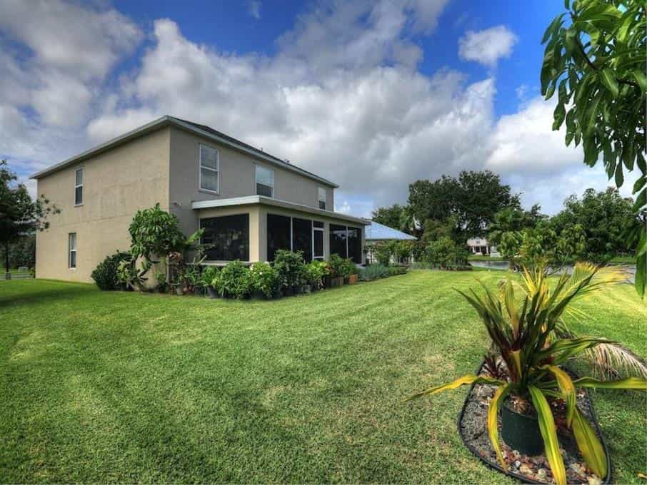 Dom w Vero Lake Estates, Florida 10204445
