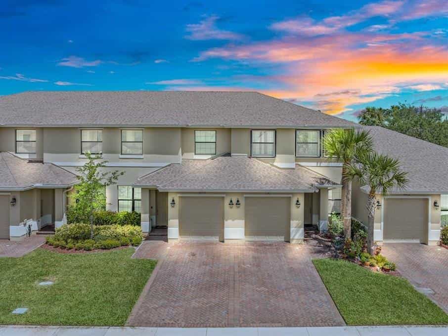 Huis in West Vero-corridor, Florida 10204476