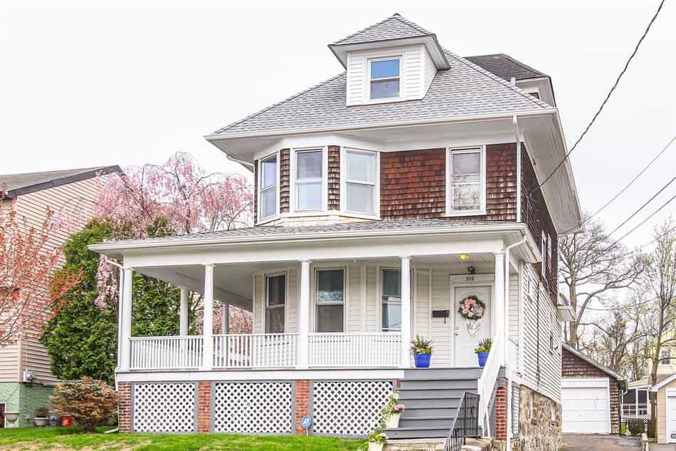 House in New Rochelle, New York 10204528